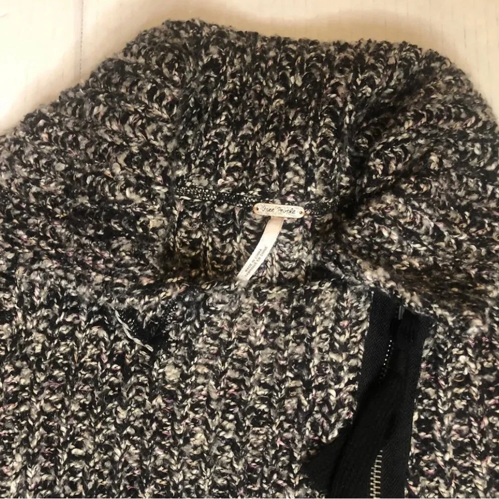 Free People Black & Gray Asymmetrical Zip Cardigan Sweater Jacket Womens Size M - Picture 2 of 8